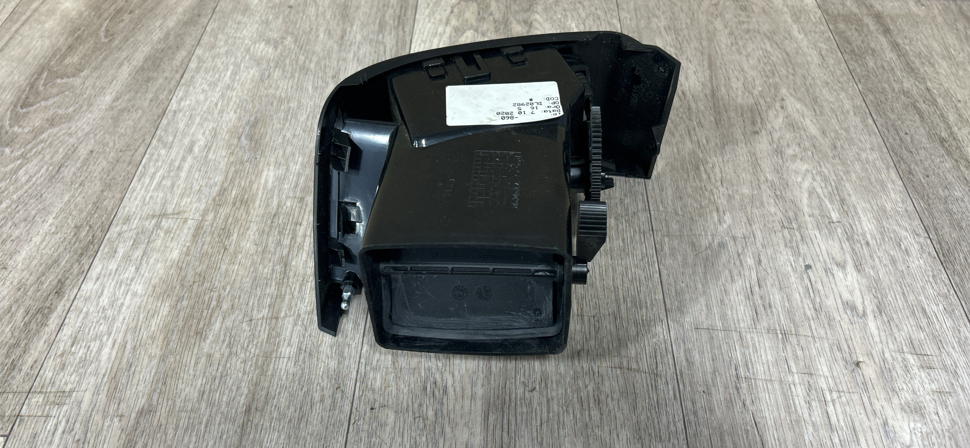 Дефлектор обдува салона Array Array 2010. Купить бу Array Array OEM №LS385807, LS385822, LS385823. Фото 4