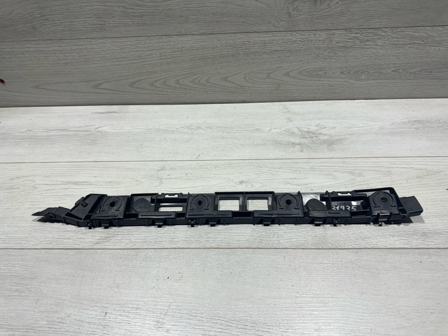 кронштейн крепления бампера заднего Skoda Superb 3 2018. Купить бу Skoda Superb 3 OEM №3V9807393