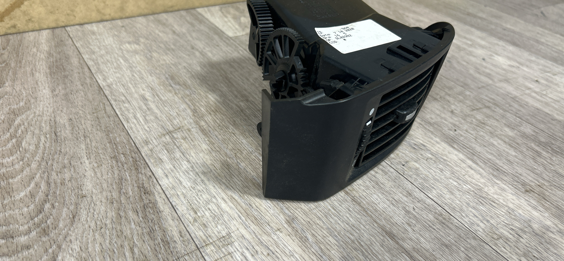 Дефлектор обдува салона Array Array 2010. Купить бу Array Array OEM №LS385807, LS385822, LS385823. Фото 3