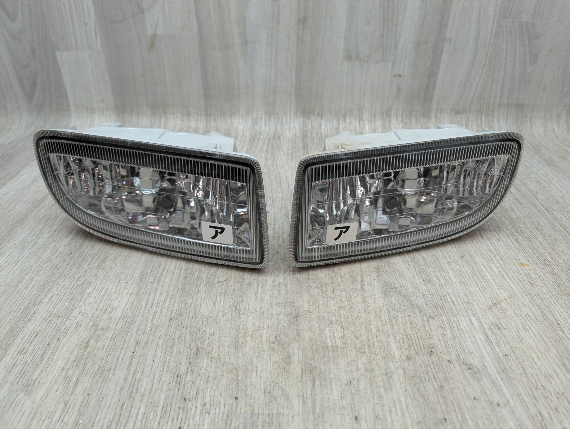 Фара противотуманная (комплект) Toyota Land Cruiser J100 2001. Купить бу Toyota Land Cruiser J100 OEM №81210-60111