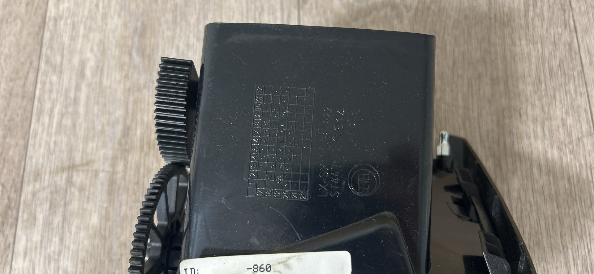 Дефлектор обдува салона Array Array 2010. Купить бу Array Array OEM №LS385807, LS385822, LS385823. Фото 2