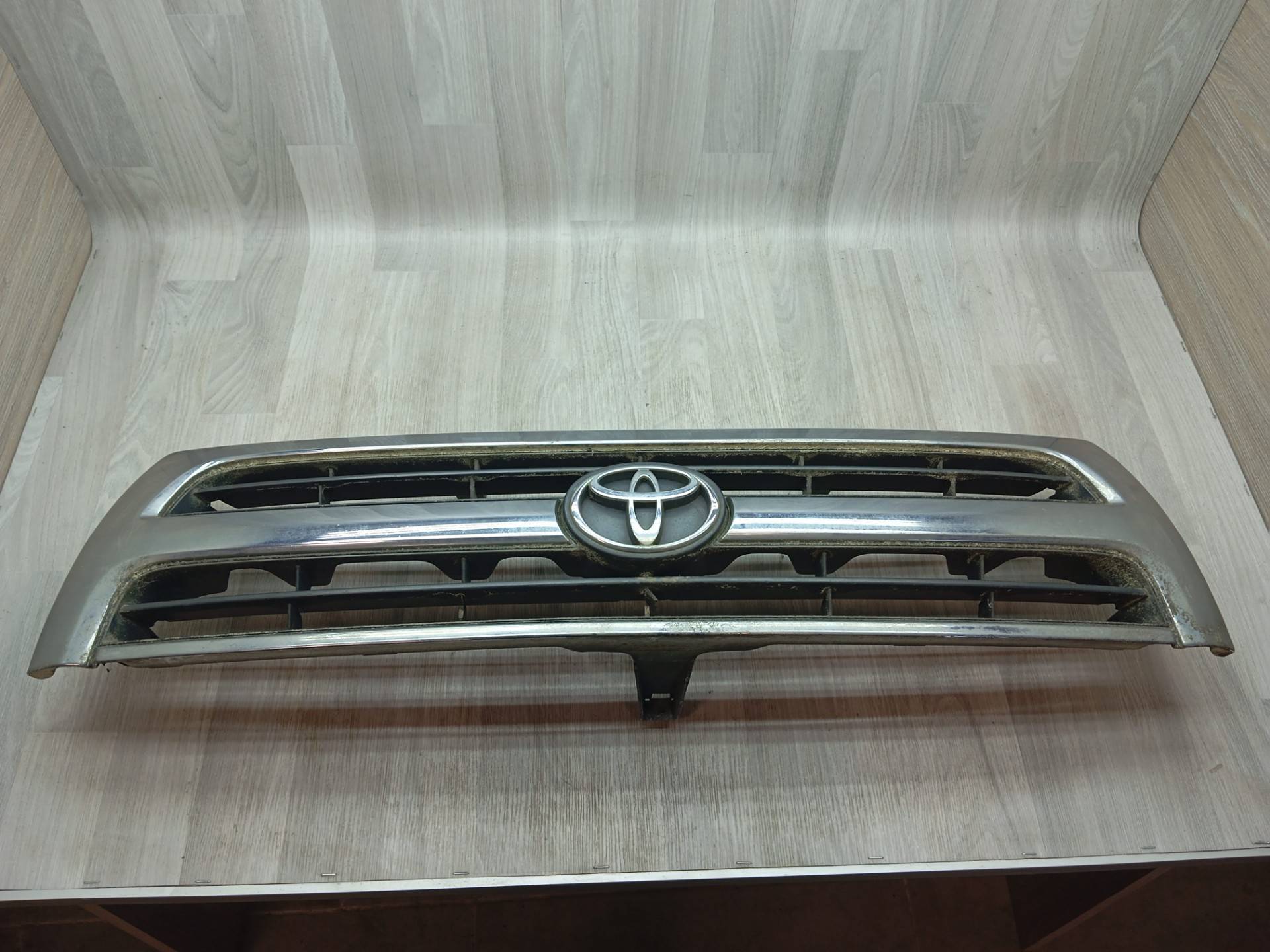Решетка радиатора Toyota 4Runner 2003. Купить бу Toyota 4Runner OEM №