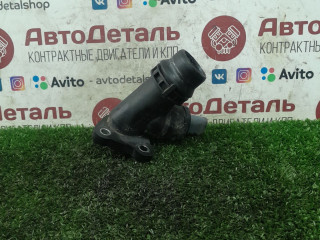 фланец (тройник) системы охлаждения Volkswagen Passat B6 2009, 2.0 л., BVY, бензин, 06F121131C