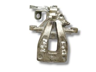 суппорт задний правый Peugeot 207CC 1 поколение 2009, 1.6 л., HDi, 9HZ (DV6TED4), дизель, 5МКПП, rouge aden / kkn, кабриолет, передний привод, правый руль