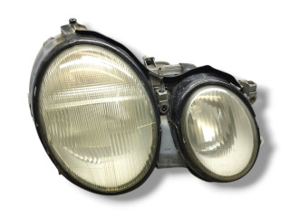 фара правая Mercedes-Benz CLK-Класс W208/A208 [рестайлинг] A208 2001, 2.3 л., Kompr, M 111.982, бензин, АКПП, brillantsilber / 744, кабриолет, задний привод, правый руль, A2088200461