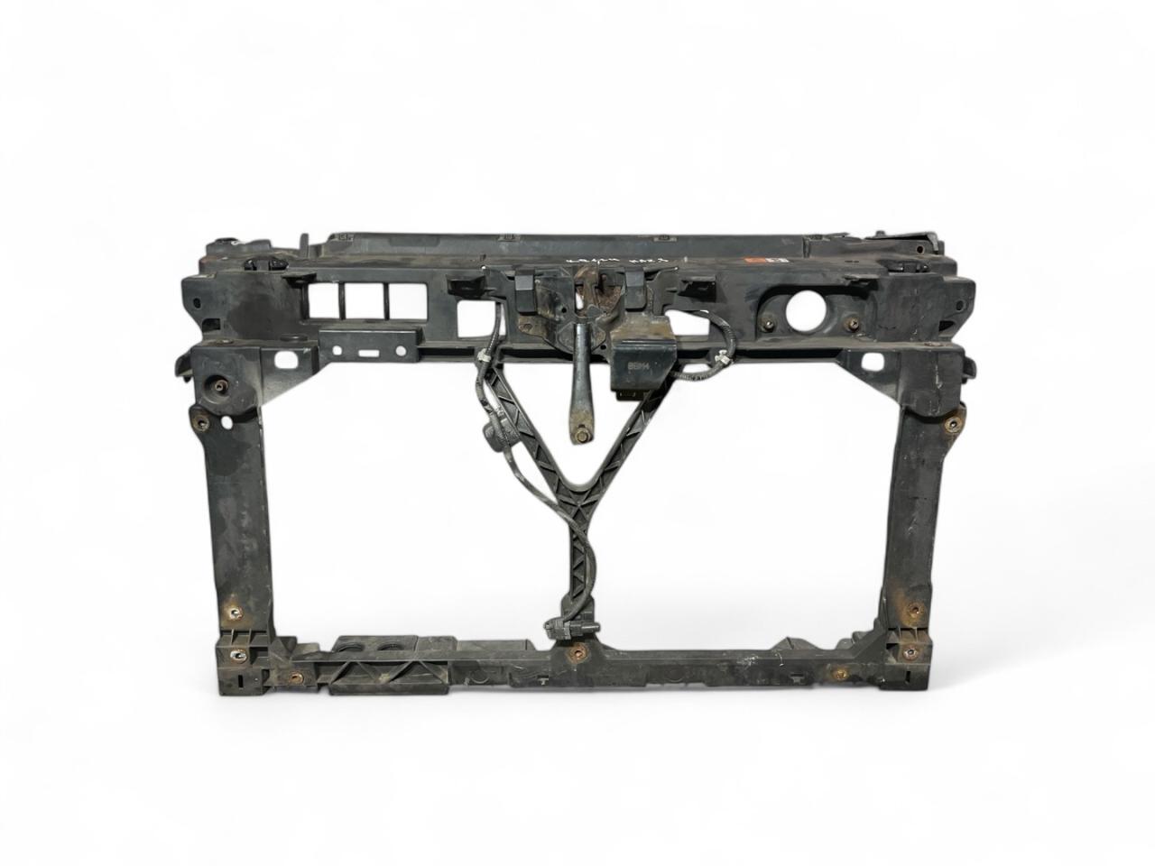 передняя панель крепления облицовки (телевизор) Mazda 3 BL 2009, 2.2 л., TD, R2AA, дизель, 6МКПП, aluminum / 38p, хетчбэк 5 дв., передний привод, правый руль, BBM4-53-110H - фото №1