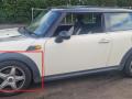 накладка колесной арки передний левый Mini Cooper 2 поколение R56 2007, 1.6 л., HDi, 9HZ (DV6TED4), дизель, 6МКПП, pepper white / 851, хетчбэк 3 дв., передний привод, правый руль, 2757209 - фото №3