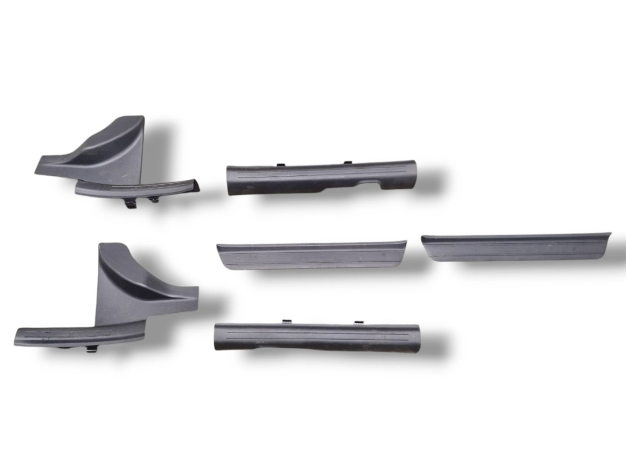 комплект накладок на пороги (внутренние) Hyundai Tucson 4 поколение NX4 2022, 1.6 л., GDi, G4FU, гибрид, робот, shimmering silver / r2t, внедорожник 5 дв., передний привод, правый руль, 85873-N7000, 85883-N7000, 85875-N7000NNB, 85885-N7000NNB, 85870-N7000NNB, 85880-N7000NNB - фото №1