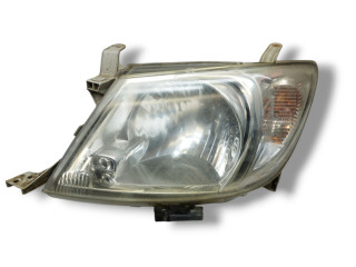 фара левая Toyota Hilux 7 поколение [рестайлинг] KUN25 2011, 2.5 л., D-4D, 2KD-FTV, дизель, 5МКПП, silver / 1c0, фургон, полный привод, правый руль, 81150-0K240
