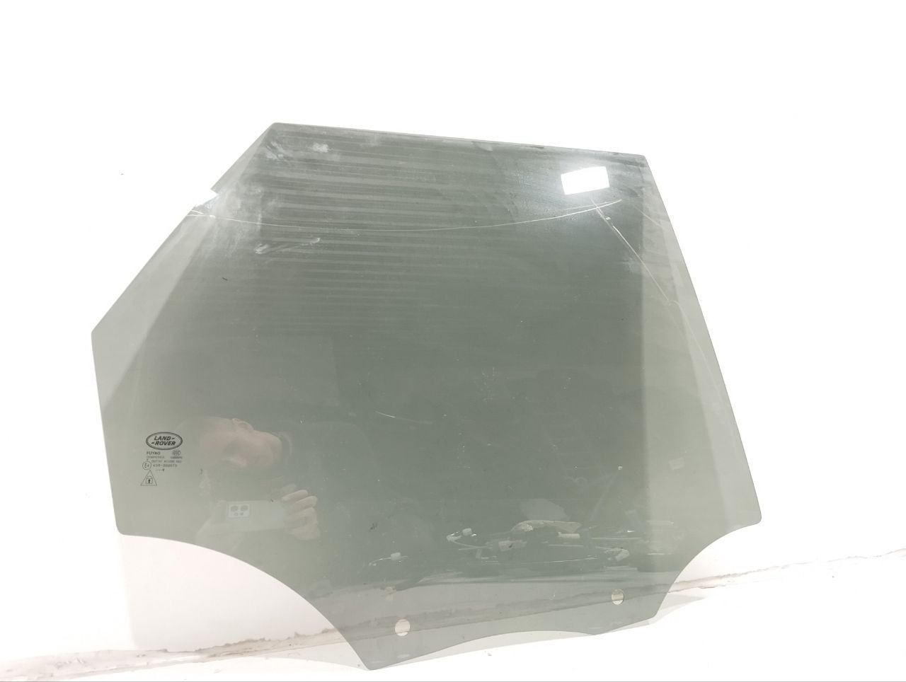 стекло двери задней правой Land Rover Discovery 5 поколение 2019, 2.0 л., дизель, АКПП, внедорожник 5 дв. - фото №1