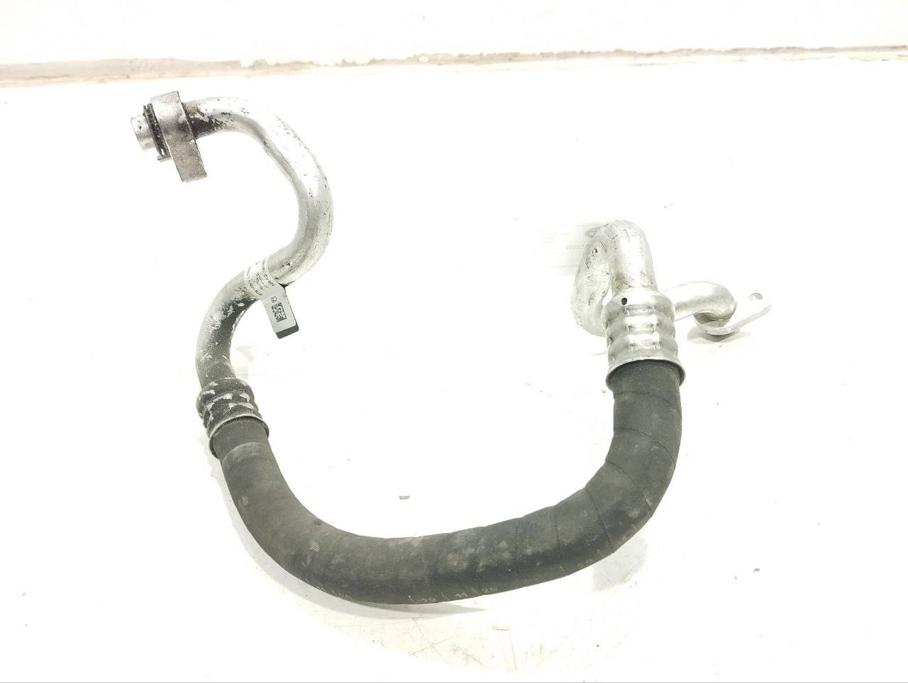 трубка кондиционера Land Rover Range Rover Velar 1 поколение 2022, 2.0 л., дизель, M8A219N602CB - фото №1