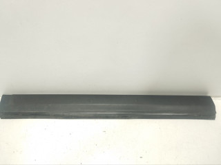 молдинг двери передней левой Land Rover Discovery 4 поколение [рестайлинг] 2015, 3.0 л., 306DT, дизель, АКПП, внедорожник 5 дв.