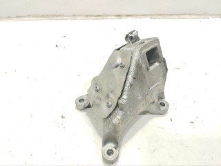 кронштейн двигателя BMW 5 серия G30/G31 G30 2019, 2.0 л., дизель, АКПП, седан, 6870754