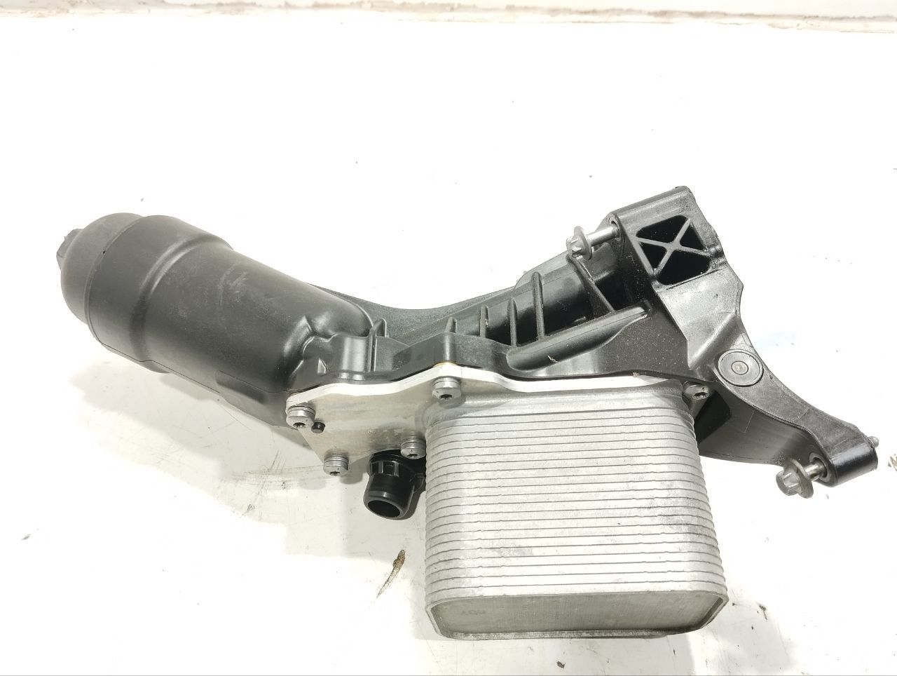 теплообменник масляного фильтра BMW 5 серия G30/G31 G30 2019, 2.0 л., дизель, АКПП, седан, 8513963 - фото №1