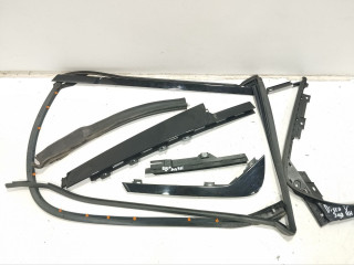 молдинг двери задней правой Land Rover Discovery 5 поколение 2019, 2.0 л., дизель, АКПП, внедорожник 5 дв.