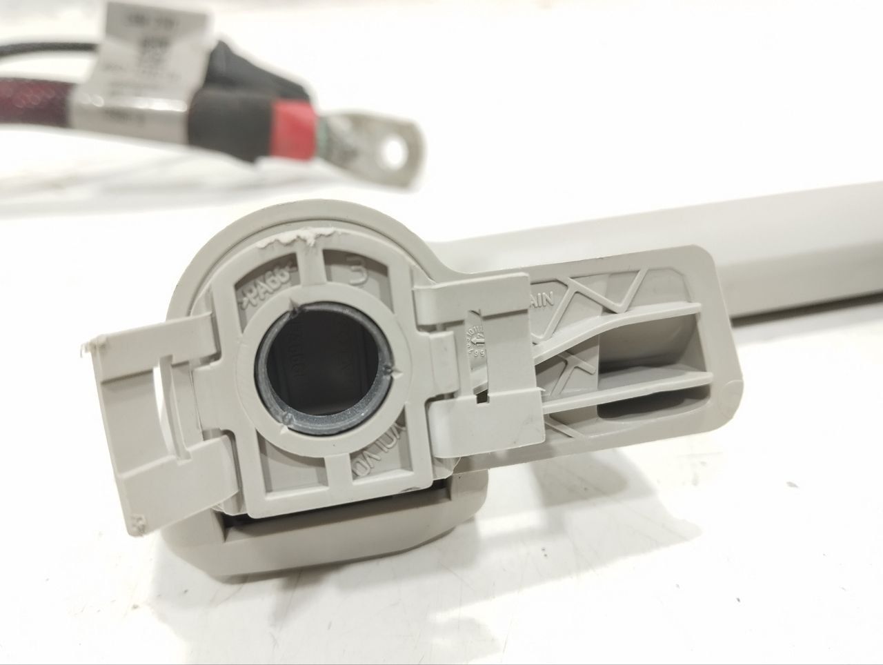 ручка внутренняя потолочная Volvo XC90 2 поколение 2019, 2.0 л., дизель, АКПП, 39834465, 39834464 - фото №1