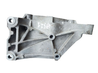 кронштейн (крепление) Volkswagen Golf 3 поколение 1994, 1.9 л., дизель, МКПП, хетчбэк 5 дв., 028903143AD