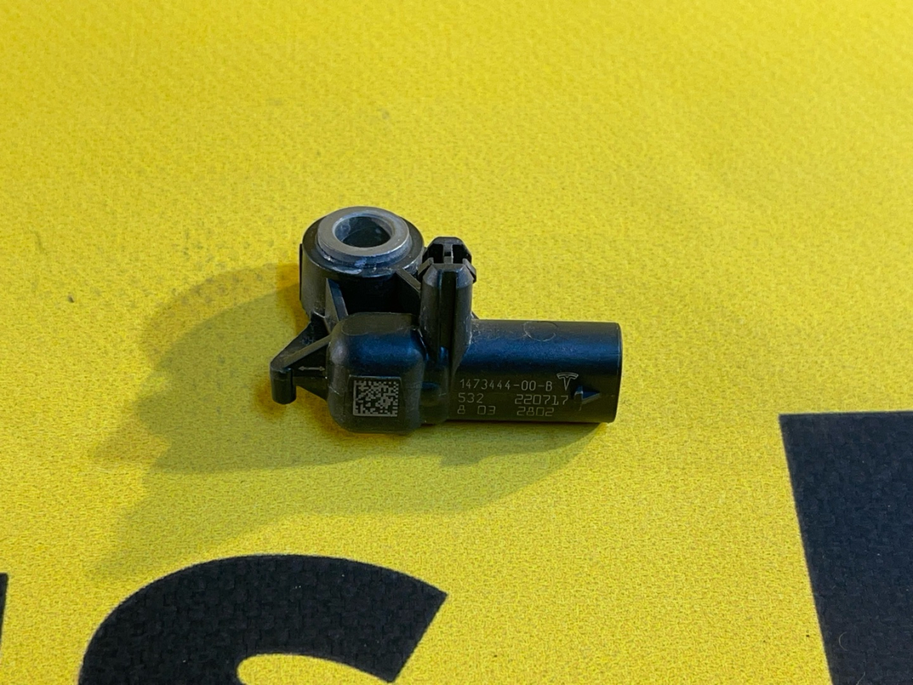 датчик удара Tesla Model Y 1 поколение (2020 - 2026), 1473444-00-A, 1473444-00-B - фото №1