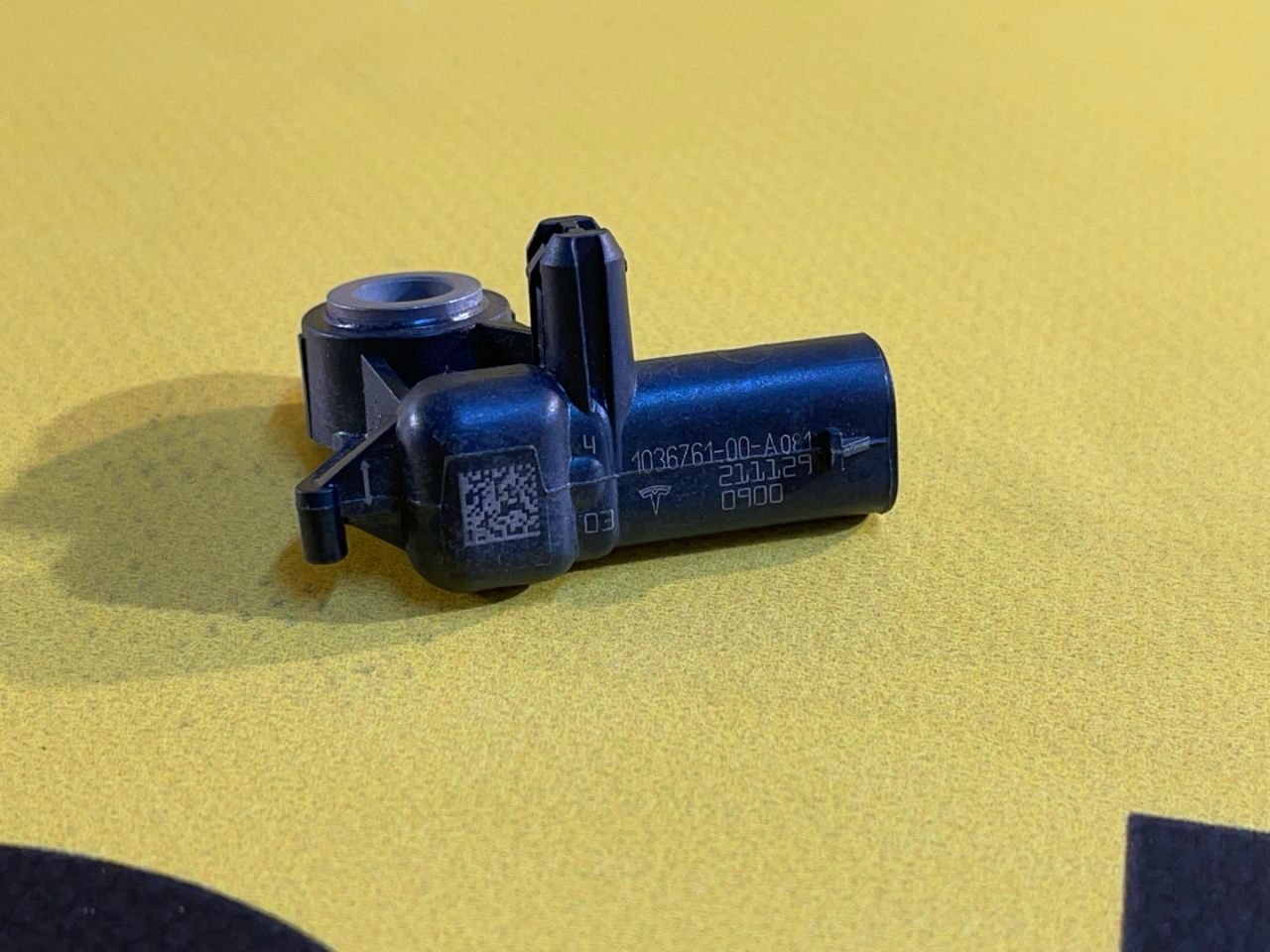 датчик удара Tesla Model Y 1 поколение (2020 - 2026), 1036761-00-A - фото №1