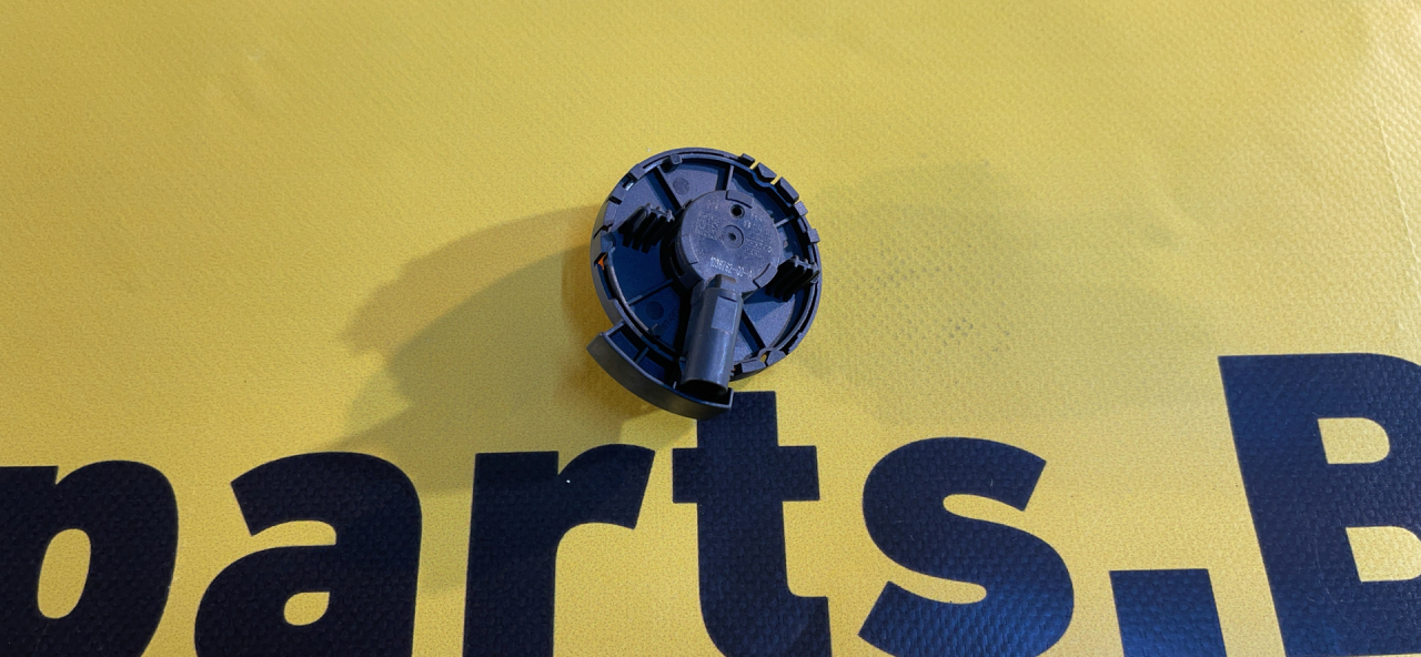 датчик удара Tesla Model 3 1 поколение (2017 - 2026), 1036762-00-A - фото №1