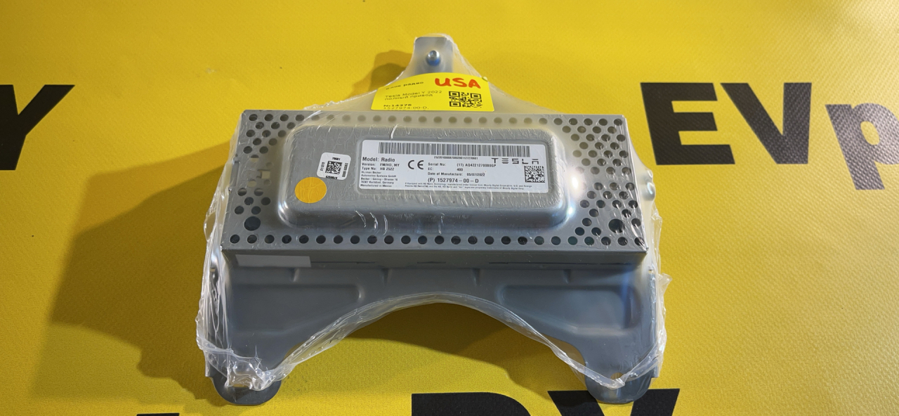 блок радио Tesla Model Y 1 поколение 2022, полный привод, 1527974-00-D, 1527974-00-E - фото №1