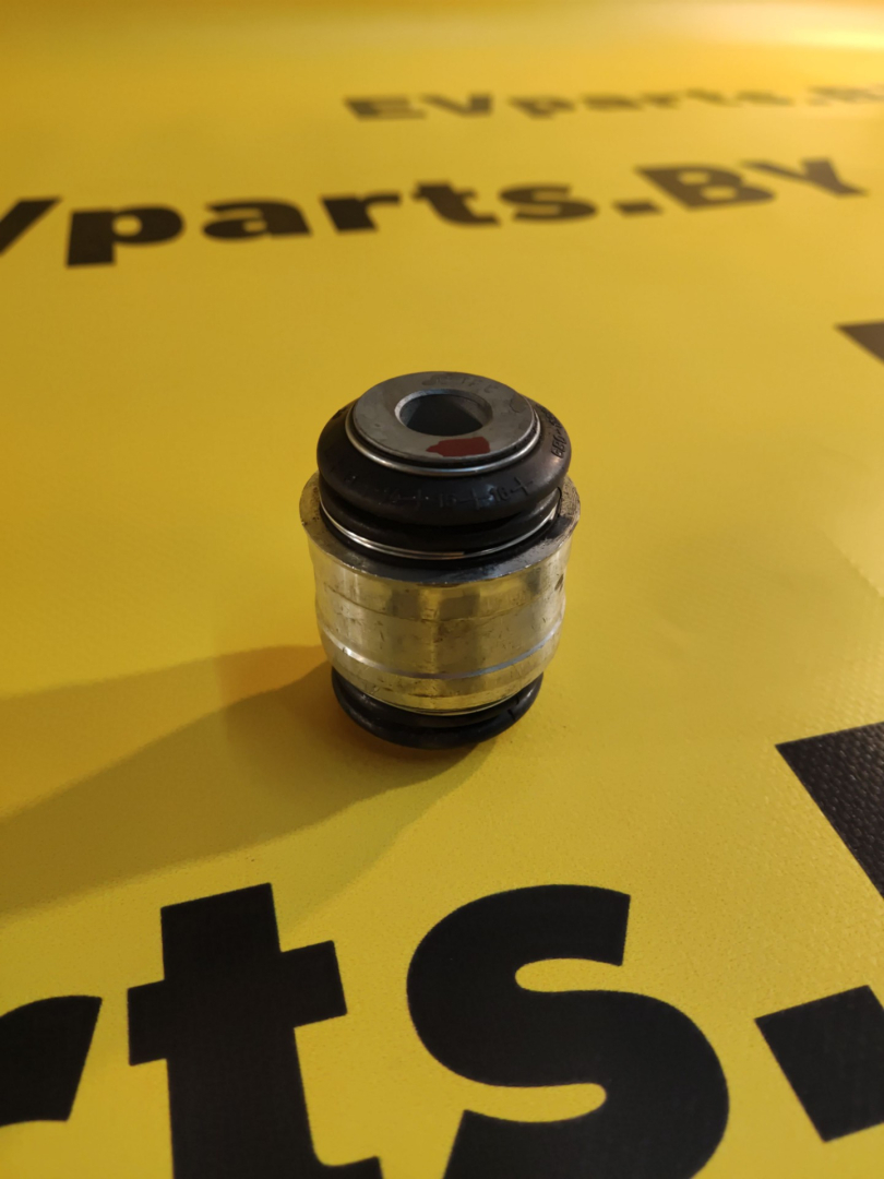 сайлентблок Tesla, полный привод, 1027351-00-C, 1021416-00-D, 1027451-00-E, 1044411-00-F, 1044416-00-F, 1188411-00-G, 1188416-00-G, 1288411-00-A, 1288416-00-A - фото №1