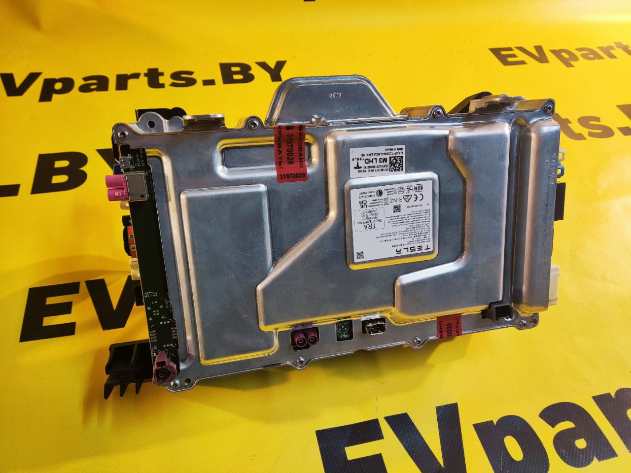 компьютер бортовой Tesla Model 3 1 поколение 2022, 1681271-00-D, 1681271-S0-I - фото №1