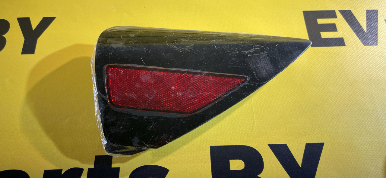 отражатель правый Tesla Model 3 1 поколение 2022, red, полный привод, 1100781-99-D, 1518783-00-A - фото №1