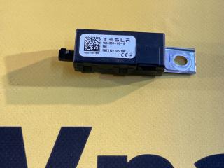 усилитель антенны Tesla Model Y 1 поколение 2021, black, полный привод, 1551330-00-B