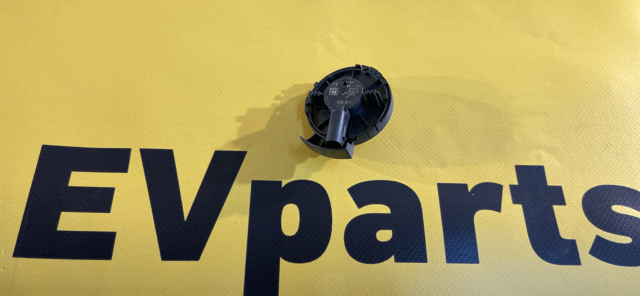 датчик удара Tesla Model Y 1 поколение 2022, 1036762-00-A - фото №1