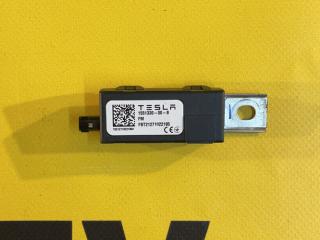 усилитель антенны Tesla Model Y 1 поколение 2021, black, полный привод, 1551330-00-B