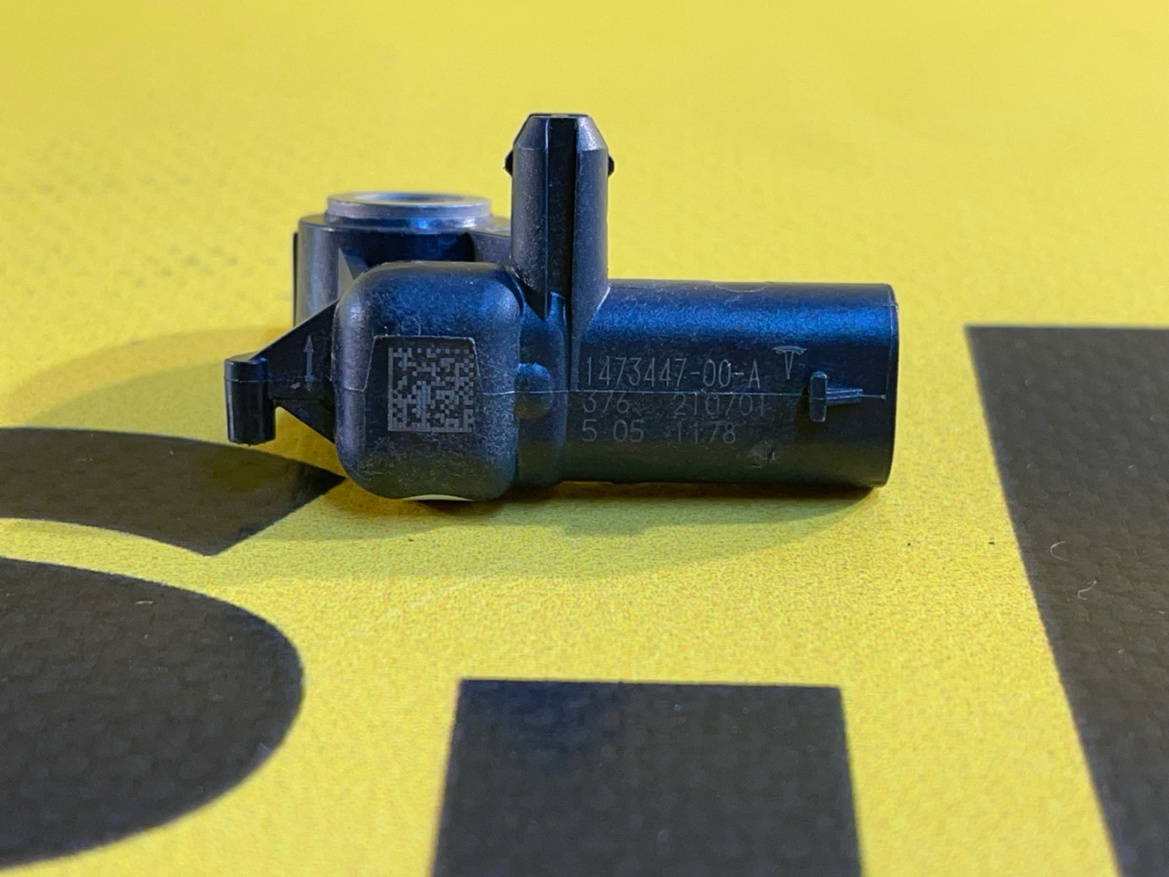 датчик удара Tesla Model 3 1 поколение (2017 - 2026), 1473447-00-A - фото №1