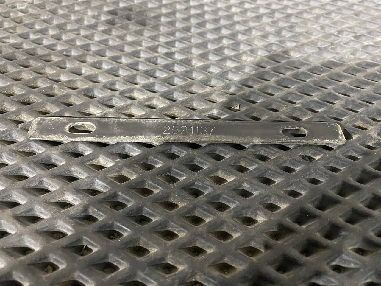 Кронштейн спойлера шасси Scania 6-series, 2521137 - фото №1