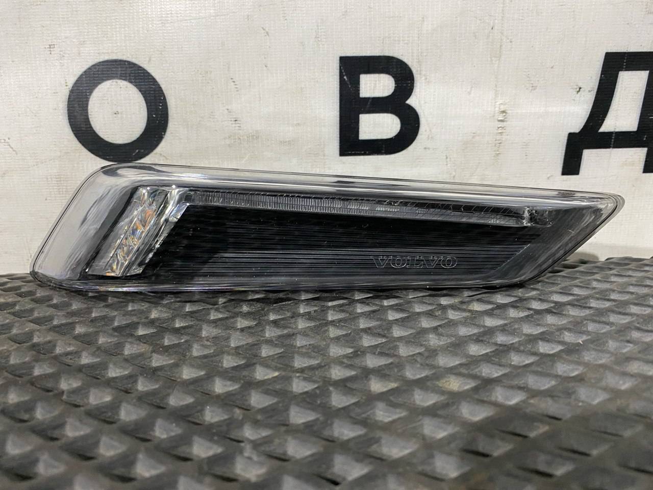 поворотник левый Volvo FH5 2 (2019 - 2025), 24189497 - фото №1