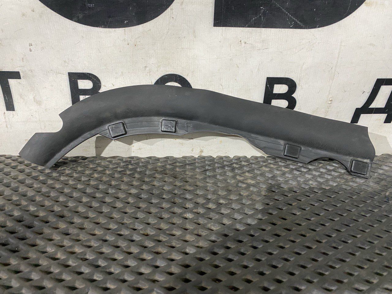 пластиковое уплотнение фары левое Scania 6-series, 2620784 - фото №1