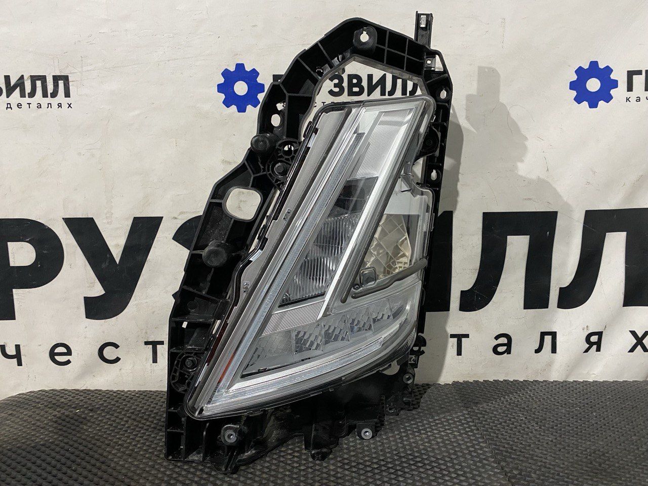 фара левая Volvo FH5 2 (2019 - 2025), 24056511, 84233646 - фото №1
