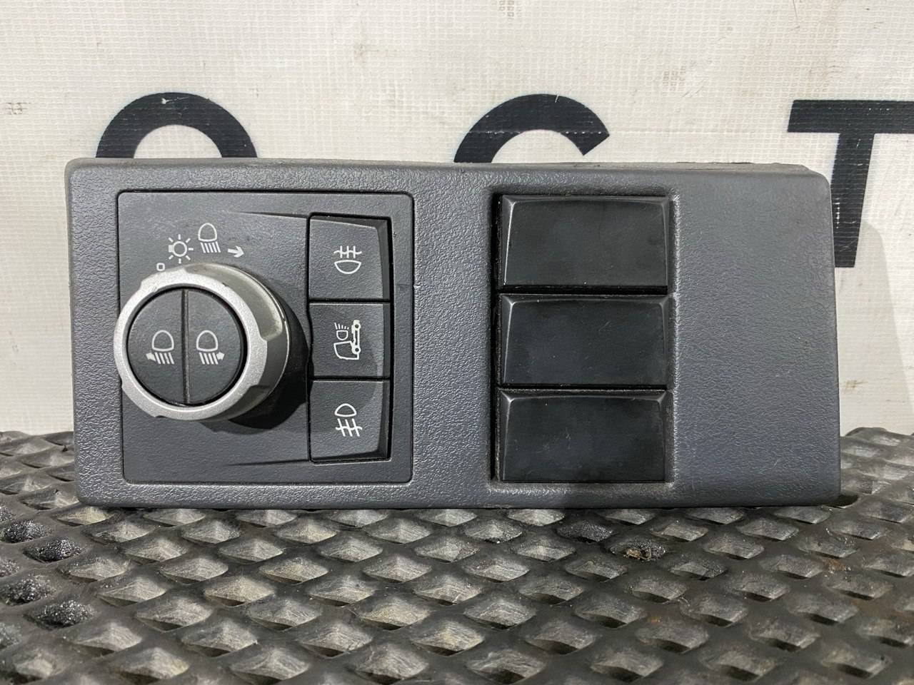 блок управления светом Renault T-Series 1 поколение (2013 - 2025), 82256755, 7421995040, 21995040 - фото №1