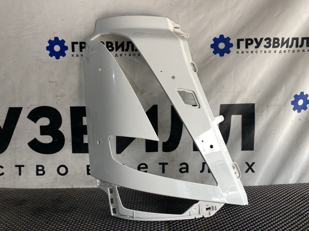 Окантовка правой фары Volvo FH5 2 (2019 - 2025), 84448800, 84448845 - фото №1