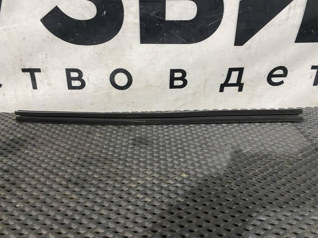 Уплотнитель стекла Mercedes-Benz Actros 4 поколение (MP4) (2011 - 2025), A9607250766 - фото №1