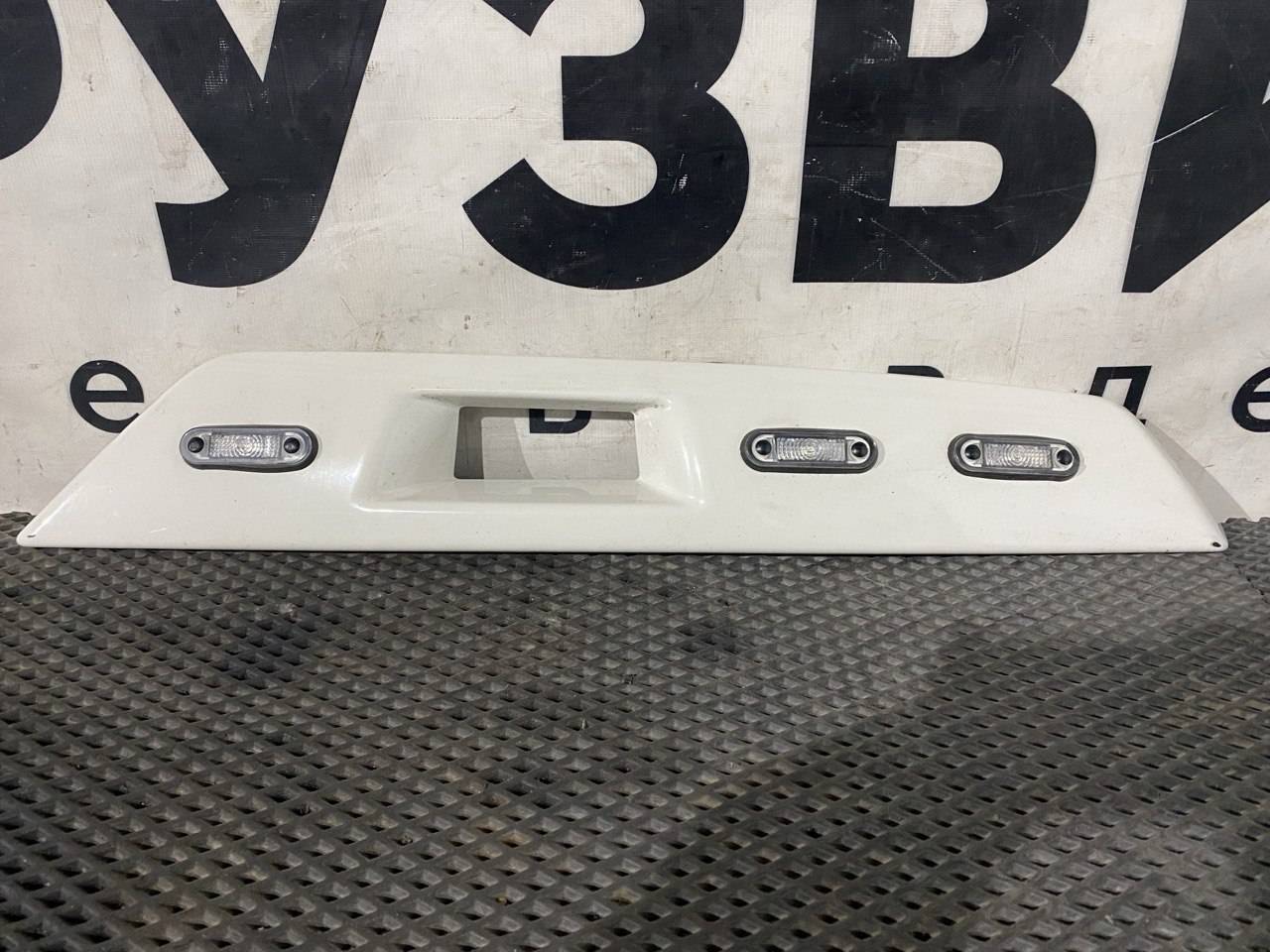 Накладка кронштейна зеркала прав. Volvo FH4 первое поколение (2013 - 2020), 23584902, 23584891, 23584976 - фото №1