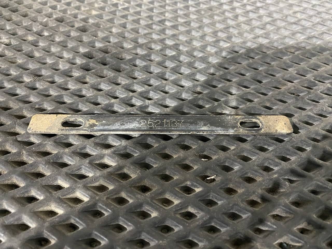 Кронштейн спойлера шасси Scania 6-series, 2521137 - фото №1