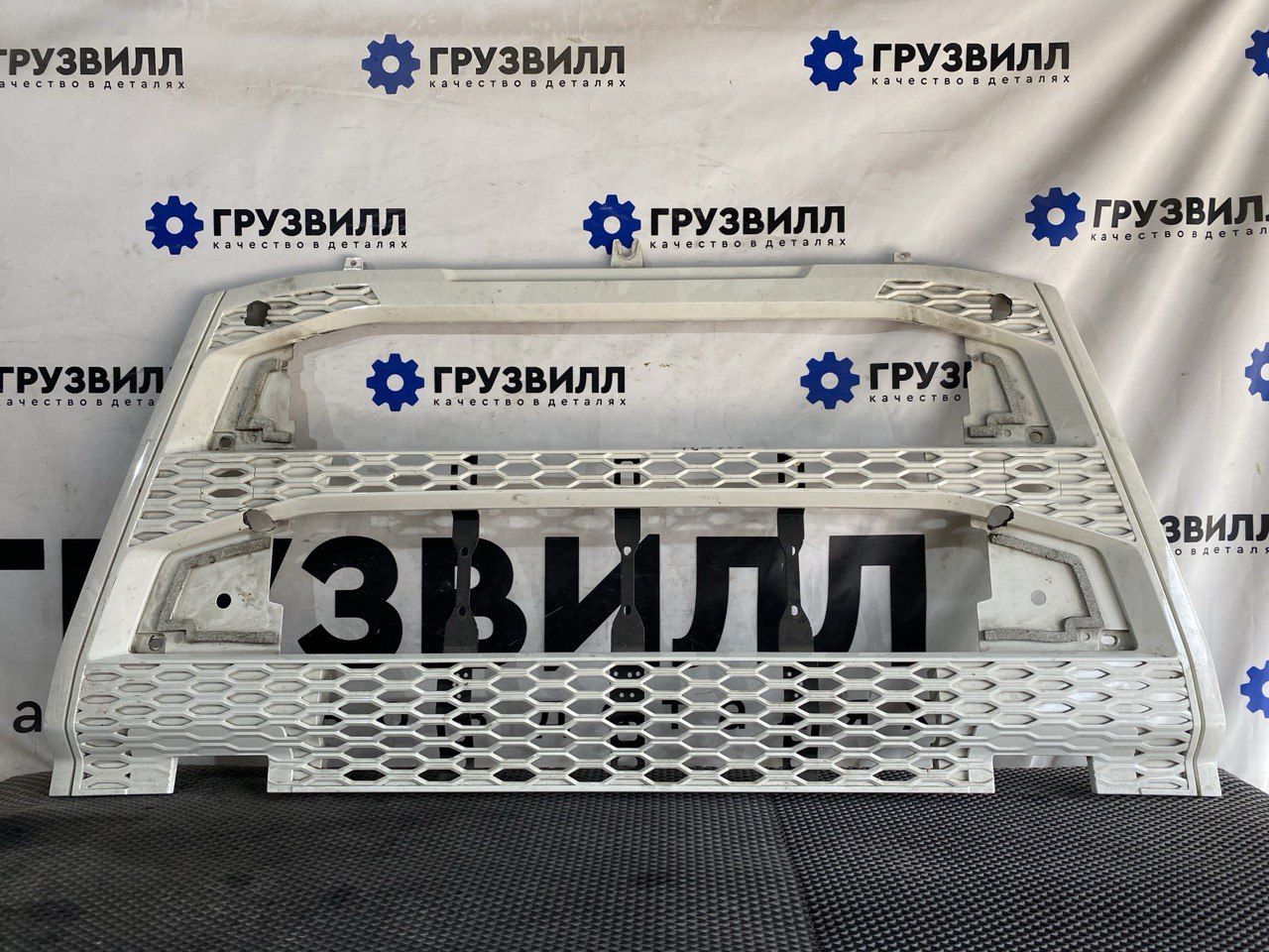 заглушка (решетка) в бампер Volvo FH5 2 (2019 - 2025), 84235714, 23512117, 78682038, 78680315, 78680311, 84235712, 84235710 - фото №1