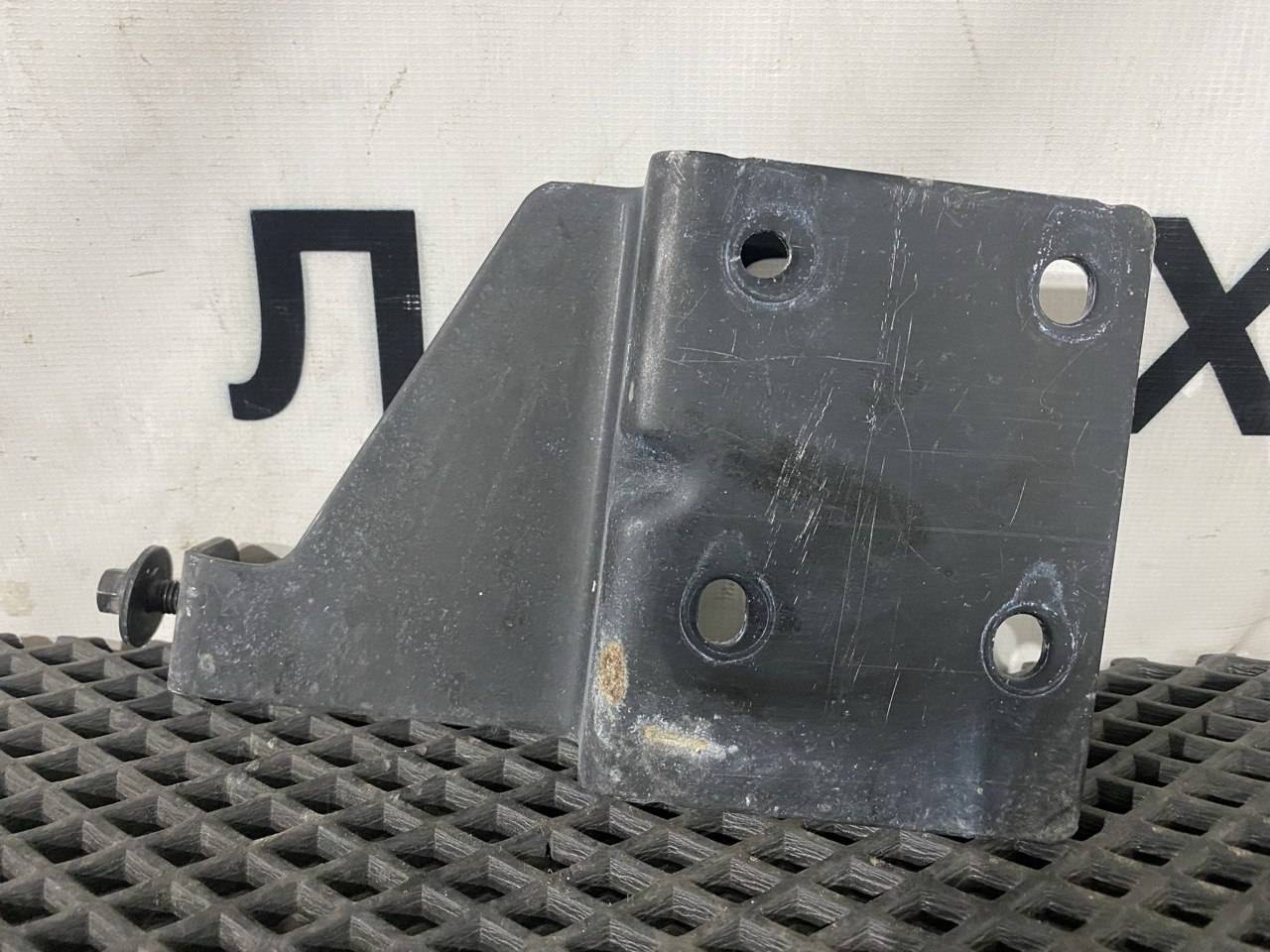 кронштейн спойлера кабины Volvo FH4 первое поколение (2013 - 2020), 82282400 - фото №1