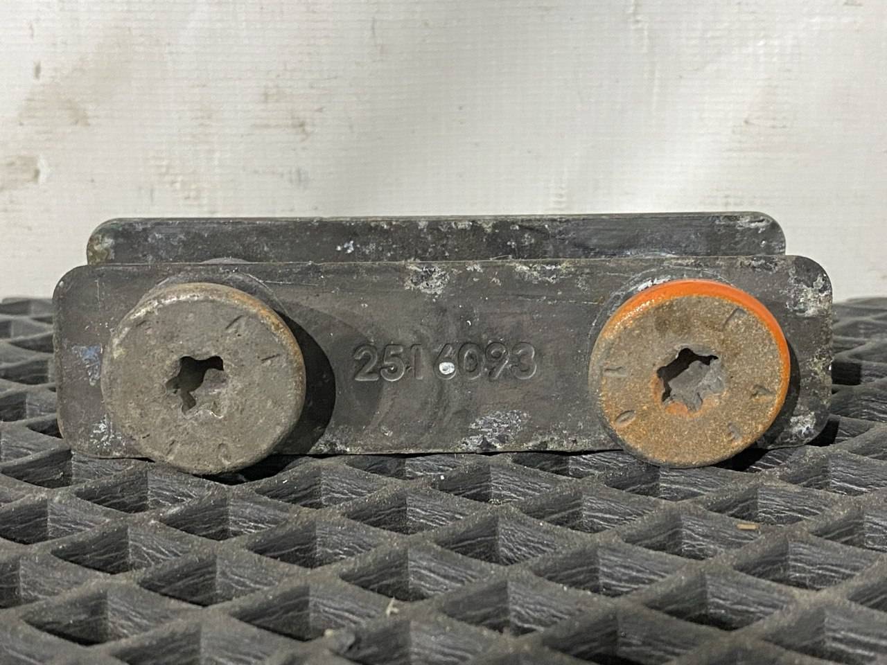 Кронштейн спойлера шасси Scania 6-series, 2516094, 2516093 - фото №1