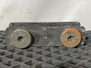 Кронштейн спойлера шасси Scania 6-series, 2516094, 2516093