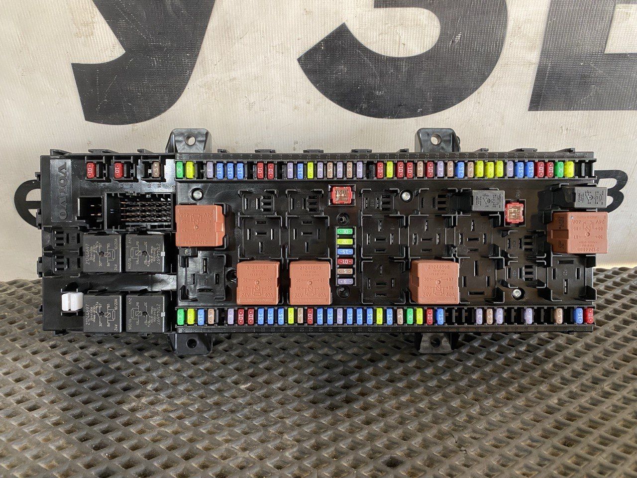 блок предохранителей Volvo FH5 2 (2019 - 2025), 23050388-P02 - фото №1