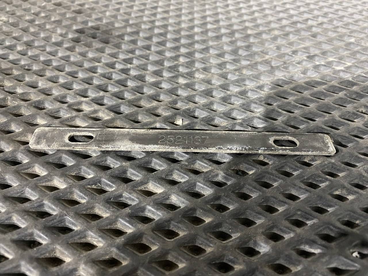 Кронштейн спойлера шасси Scania 6-series, 2521137 - фото №1