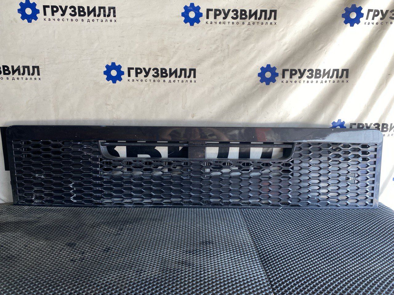 решетка капота Volvo FH4 первое поколение (2013 - 2020), 84033230, 82300808, 82880628 - фото №1
