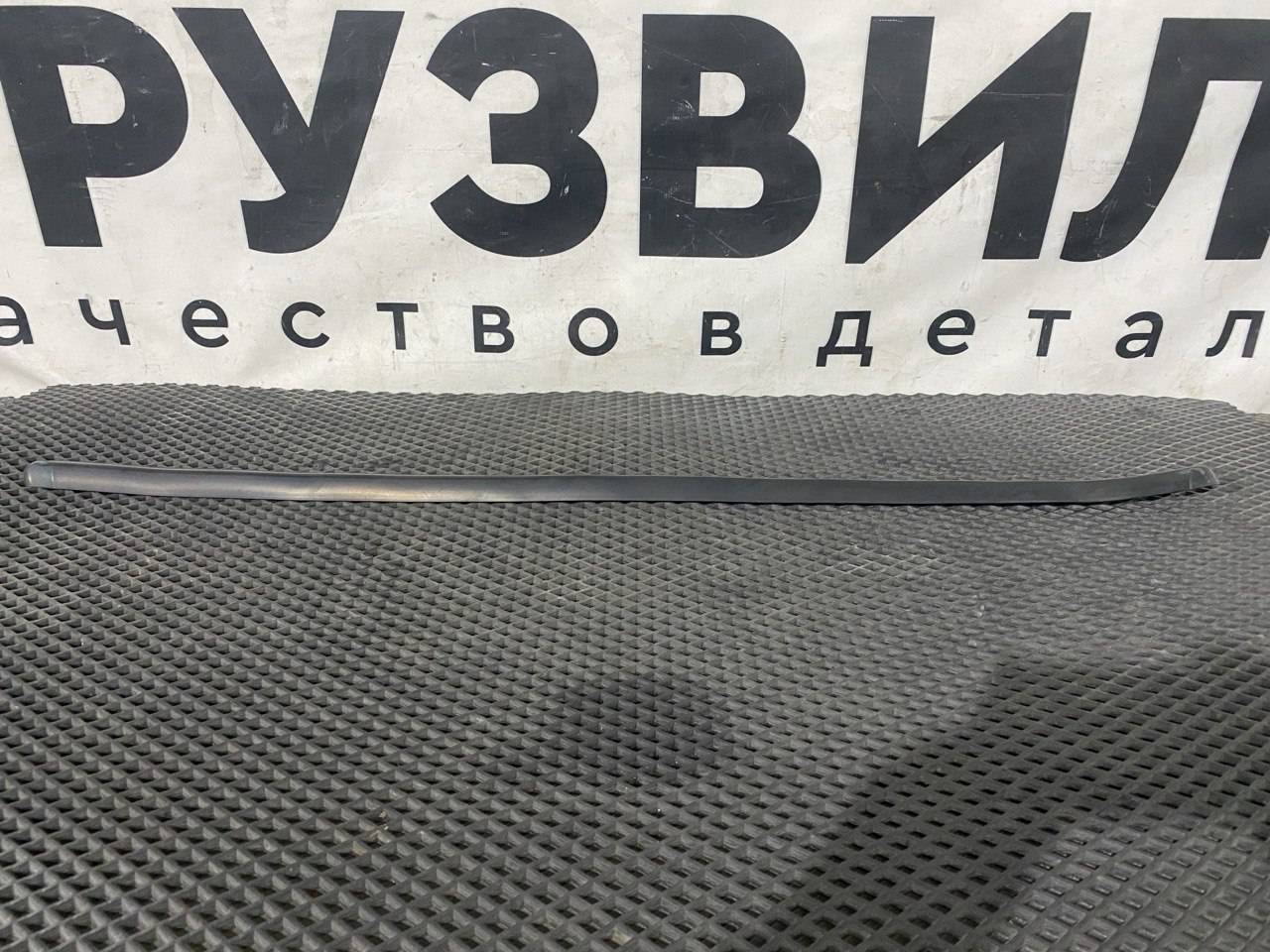 Уплотнитель стекла Volvo FH5 2 (2019 - 2025), 82178204 - фото №1