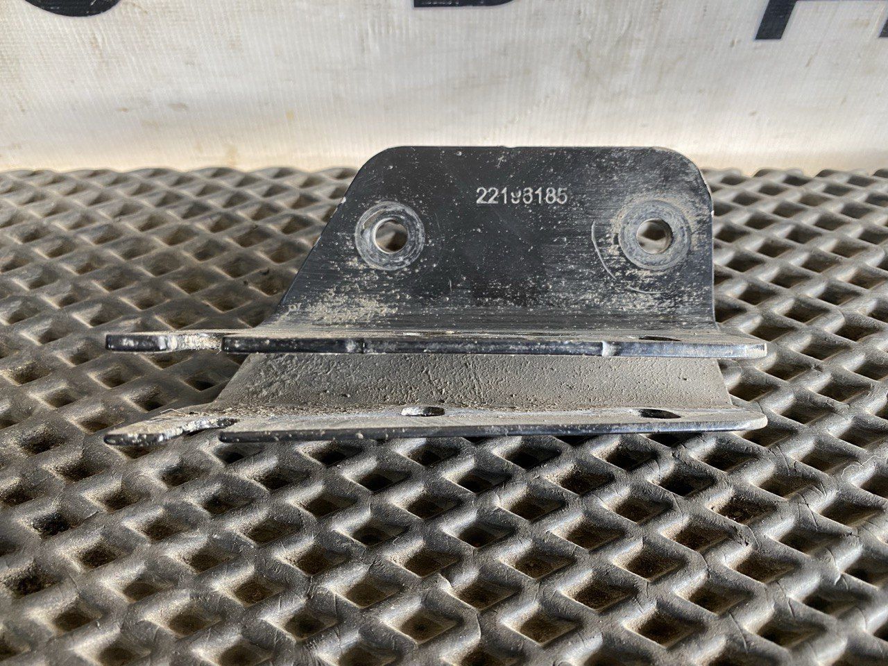 Кронштейн спойлера шасси Volvo FH4 первое поколение (2013 - 2020), 22196185 - фото №1